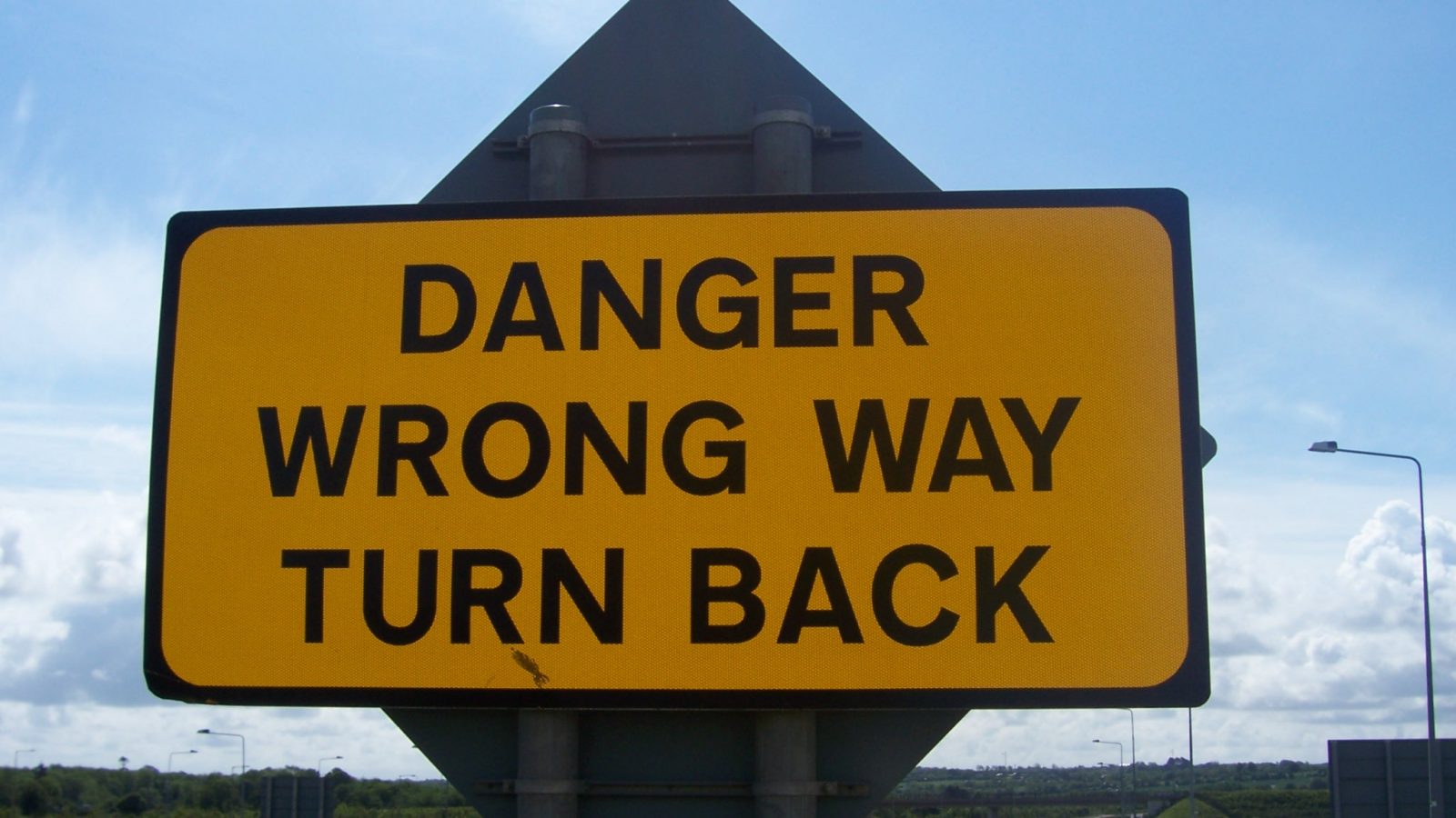 Turn my way. Turn back. Dont turn back. Backing turn. Wrong way.